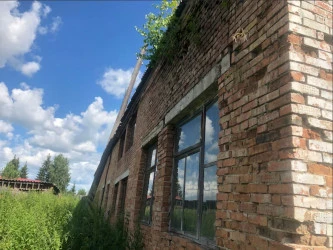 Продается нежилое здание (Гараж), 490,5 кв. м с ЗУ, 1 754 кв. м, Красноярский кр., с. Сухобузимское, ул. Ленина, дом 82
